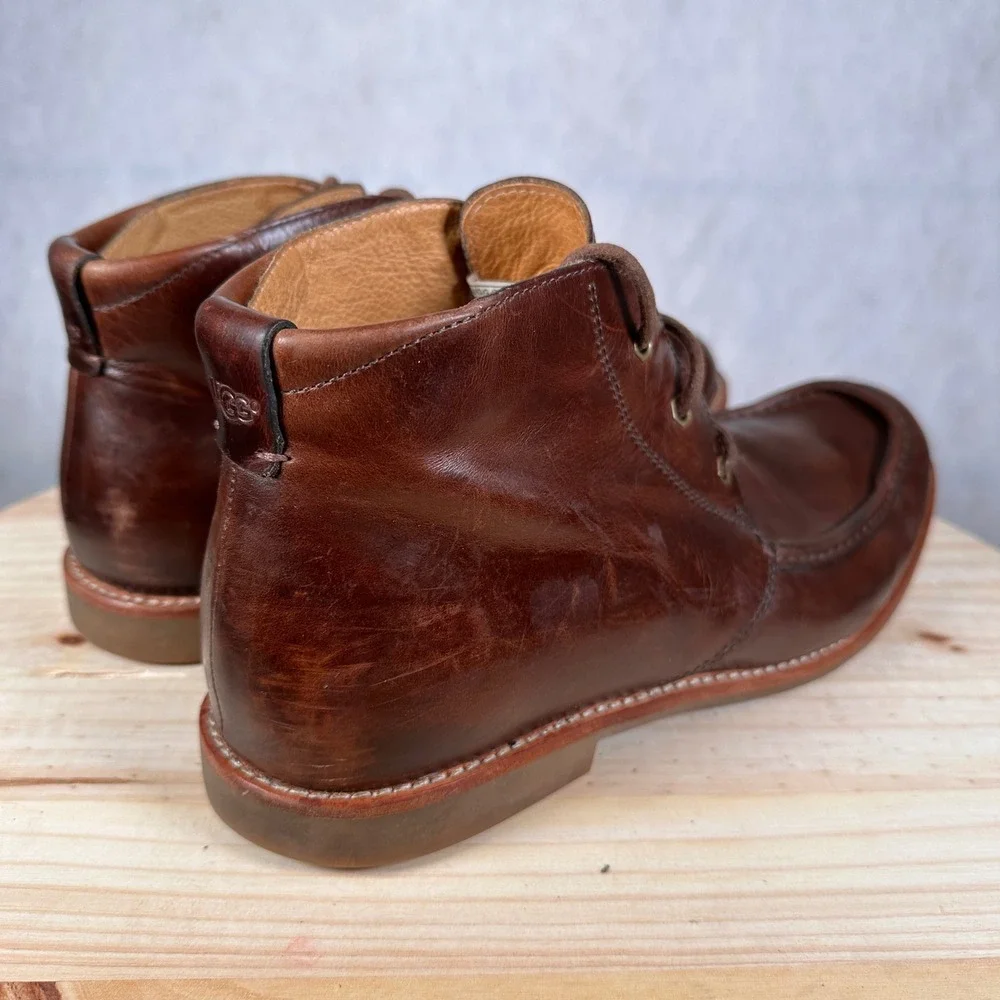 UGG Leighton Chukka Boots Mens 10 Brown Leather Good Moc Toe Lace Up 1001901